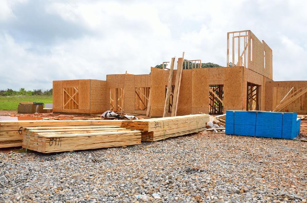 Domy drewniane szkieletowe – czy warto je budować?